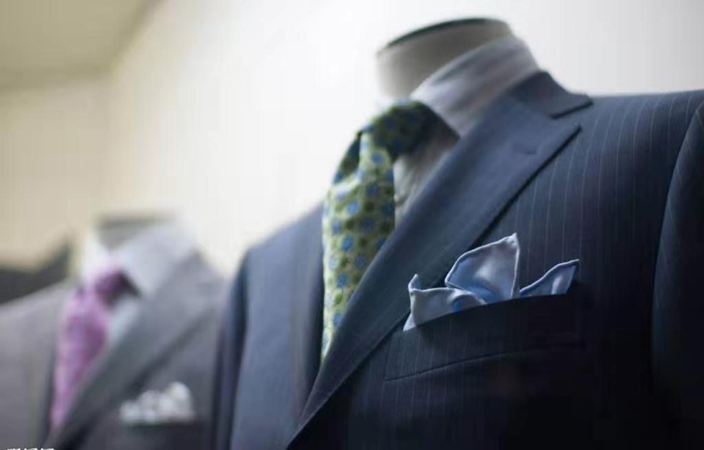 男式工作服顏色怎么搭配？